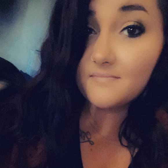 Alyssa Dolinar - Poshmark Profile Picture of Alyssa Dolinar (@alyssadolinar) on Poshmark