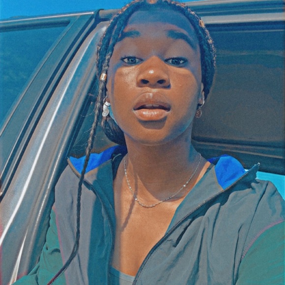 Simone Green - Poshmark Profile Picture of Simone Green (@simone34721) on Poshmark