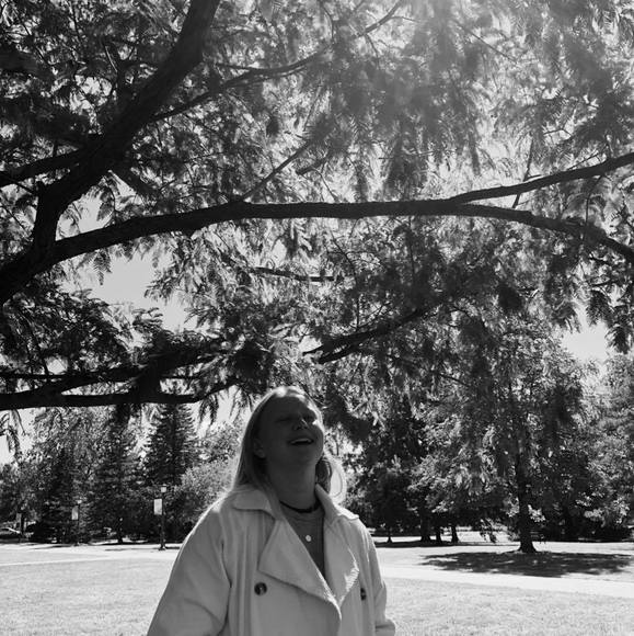 Profile Picture of Olivia Sommerer (@oliviapandabear) on Poshmark
