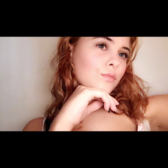 Profile Picture of Amber Moorehead (@amber_o3o) on Poshmark