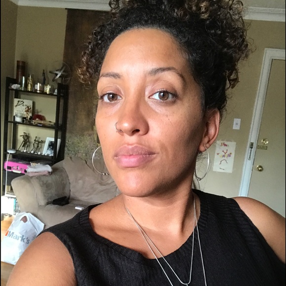 Candice Falby - Poshmark Profile Picture of Candice Falby (@cnadi84) on Poshmark