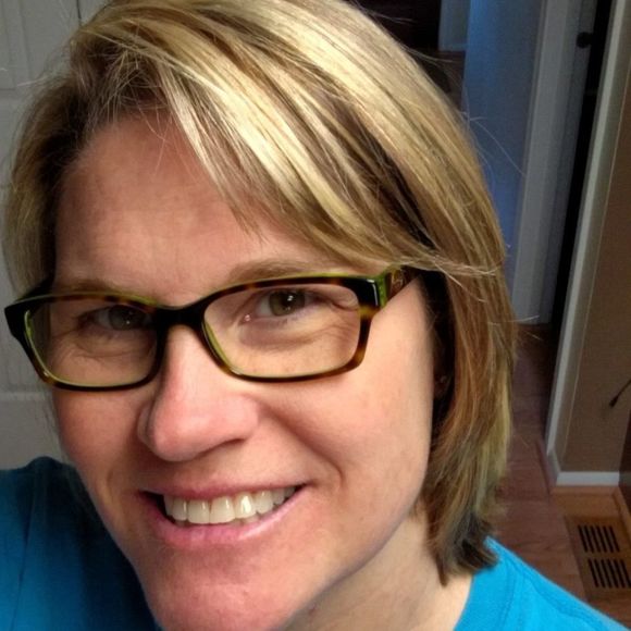 Profile Picture of Dawna Thompson (@dtsclothesroom) on Poshmark