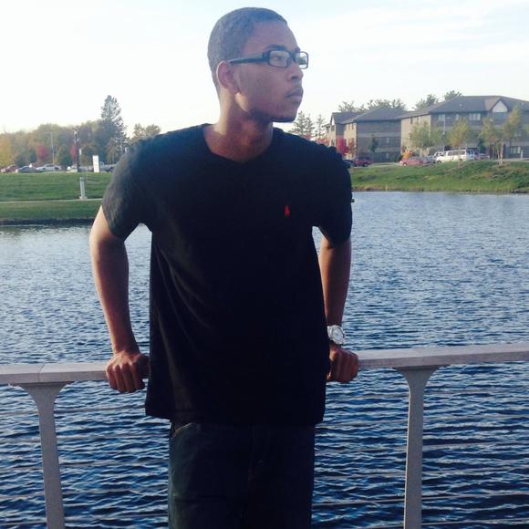 Profile Picture of Sean Ladd (@sladd15) on Poshmark