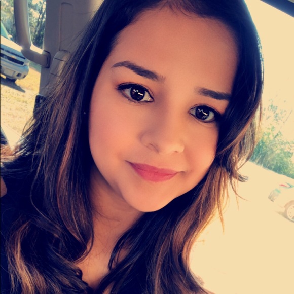 Profile Picture of Marcela Larrimore (@marcelalarrimor) on Poshmark