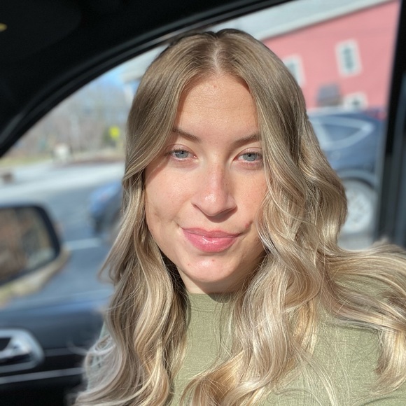 Profile Picture of Emily Bready (@emily7251) on Poshmark