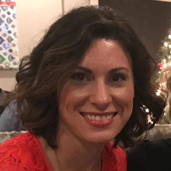 Profile Picture of Lori Arndt (@llarndt) on Poshmark