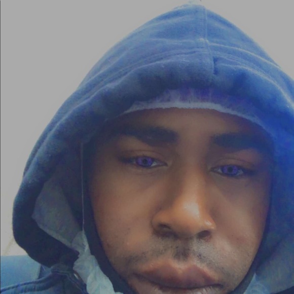 Profile Picture of Justin Hooks (@atomictraphero) on Poshmark