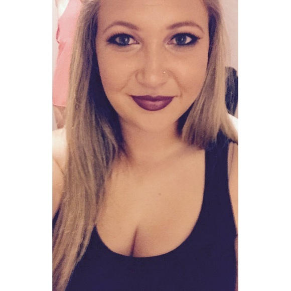 Katie Draschner - Poshmark Profile Picture of Katie Draschner (@katiemaue93) on Poshmark