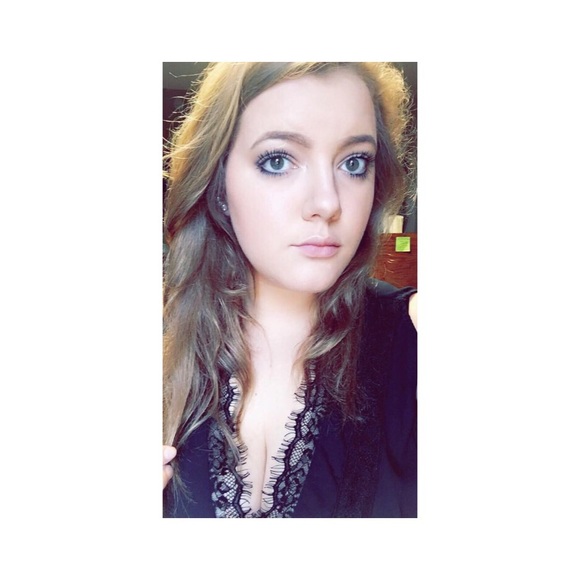 Profile Picture of Colleen Quinn (@colleen_p_quinn) on Poshmark