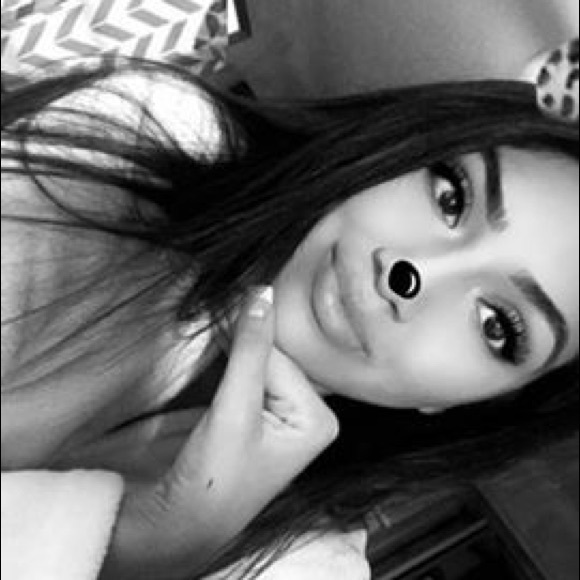 Profile Picture of Astrid Sandoval (@astridpaloma) on Poshmark