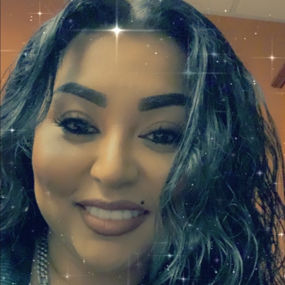 Profile Picture of Myra Diaz (@perezdiazmayra) on Poshmark