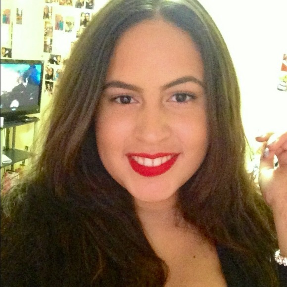 Profile Picture of Gloridely Tavarez (@gloridelyt) on Poshmark