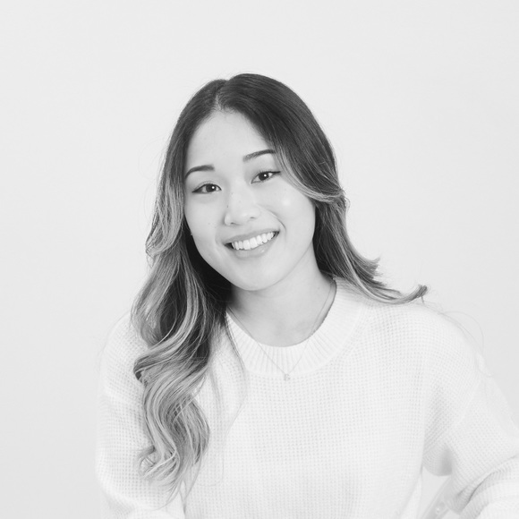 Profile Picture of Taelor Cichanski (@taekimc) on Poshmark