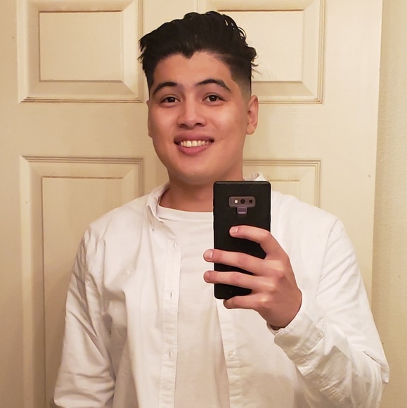 Profile Picture of Chris Cheng (@tothecloud) on Poshmark