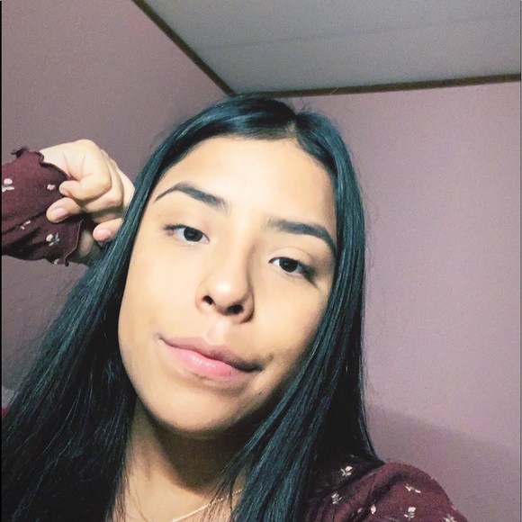 Profile Picture of Michelle gomez💘 Gomez (@michi_gomzx) on Poshmark