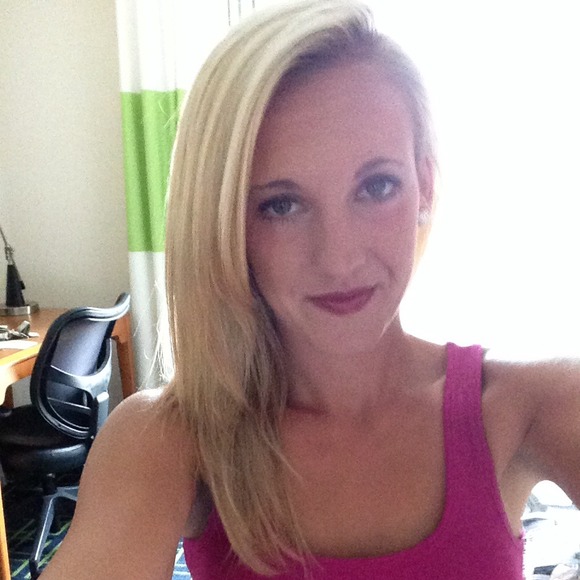 Profile Picture of Dana Macdougall (@danaxonicole) on Poshmark