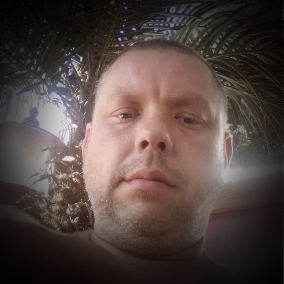 Profile Picture of Ralph Baldwin (@ralph_baldwin) on Poshmark