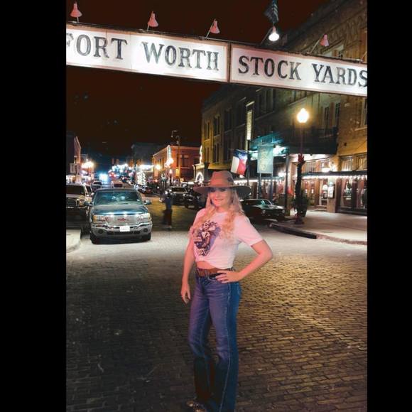 Profile Picture of Jamie Quick (@jamiequick15) on Poshmark