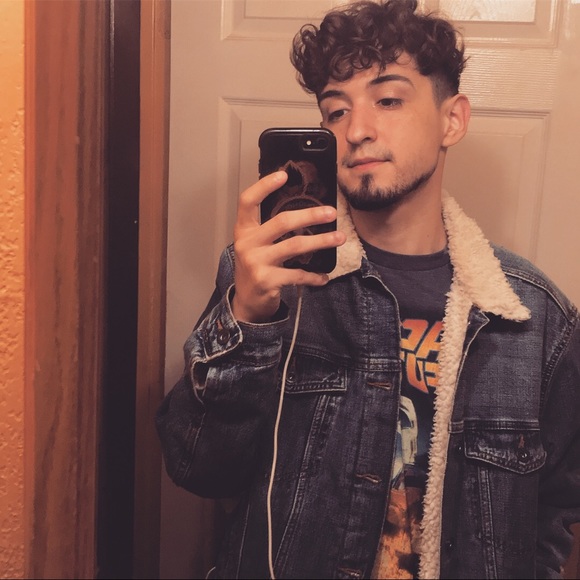 Profile Picture of Andrew Salazar (@kiddrewoouu) on Poshmark