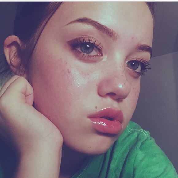 Profile Picture of Sunny Gengler (@sunnygengler) on Poshmark