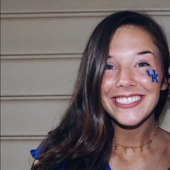 Gracie Cheatwood - Poshmark Profile Picture of Gracie Cheatwood (@graciecheatwood) on Poshmark