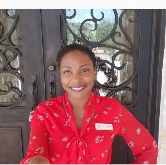 Profile Picture of Jessica Conrad (@lajess23) on Poshmark