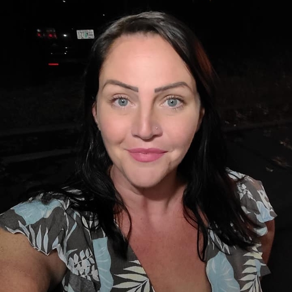 Profile Picture of Brandee Blankenship-cardenas (@bbcardenas) on Poshmark