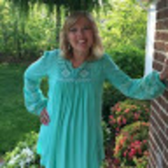 Profile Picture of Nancy Hess (@nancyhess1955) on Poshmark