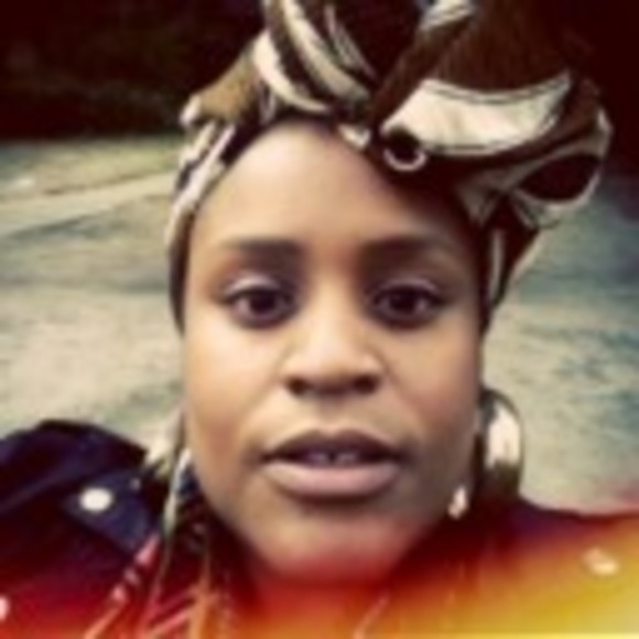 Profile Picture of Leona Lowe (@leona8lowe) on Poshmark
