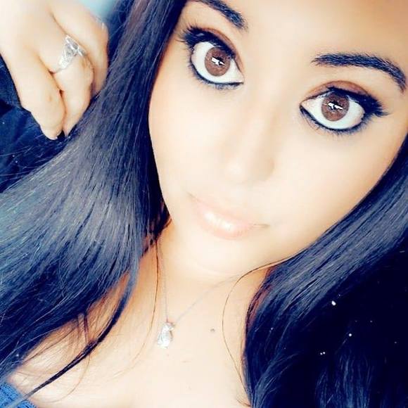 Profile Picture of Danielle Parillo (@danielleparillo) on Poshmark