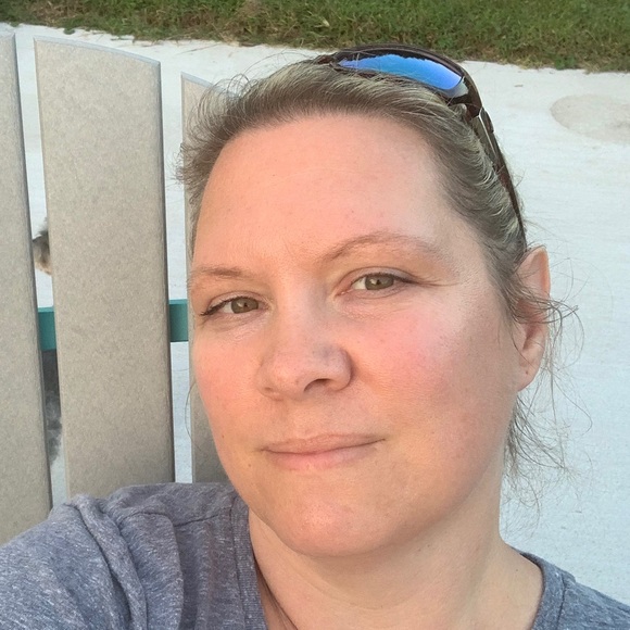 Profile Picture of Shelly Campbell (@scampcraft) on Poshmark