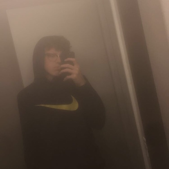 Profile Picture of Michael Tanski (@michxel33) on Poshmark