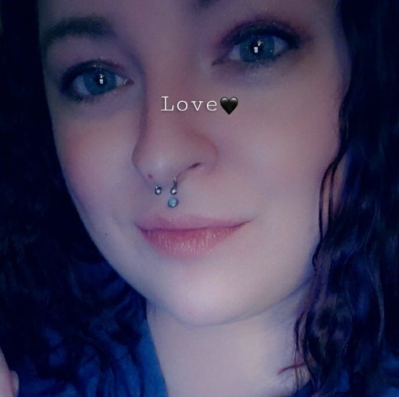 Heather Reams - Poshmark Profile Picture of Heather Reams (@cutiemee87) on Poshmark