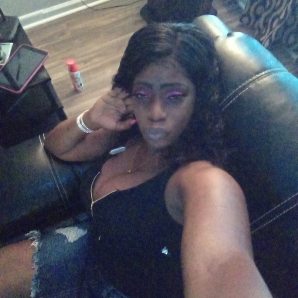 Profile Picture of Andrea Patterson (@andreapatter857) on Poshmark