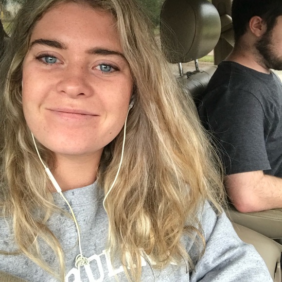 Profile Picture of Callie Bader (@cabader) on Poshmark