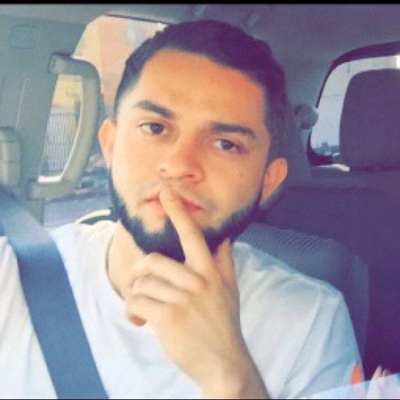 Profile Picture of Pablo Valdivia (@pablo2850) on Poshmark