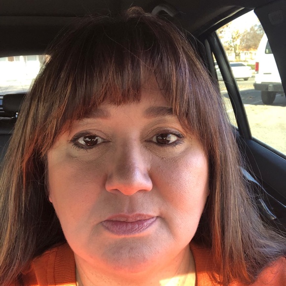 Profile Picture of Silvana Lopez (@silvanamlopez) on Poshmark