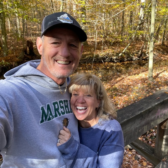 Profile Picture of Liz Lagamba (@sunniedaze07) on Poshmark