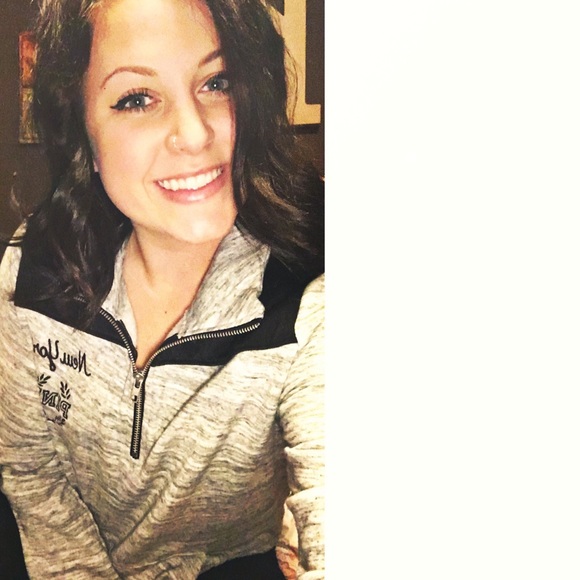 Profile Picture of Khloe Stiverson (@stivey2015) on Poshmark