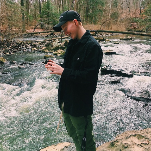 Profile Picture of Katie Kellgren (@kdkellgren) on Poshmark