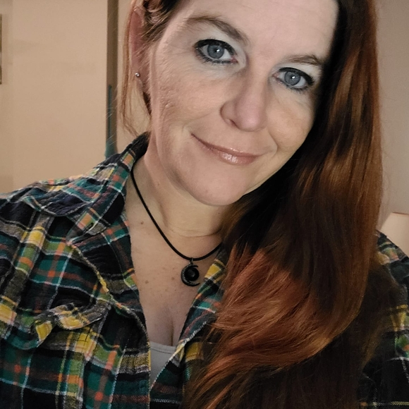 Profile Picture of Lara Cunningham (@djsmom713) on Poshmark