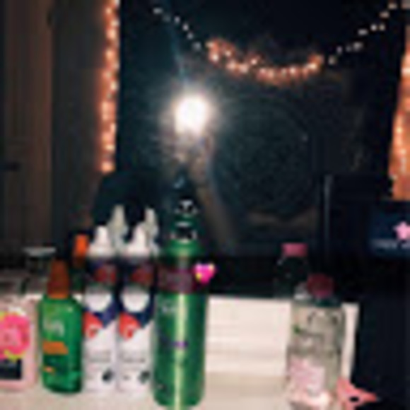 Profile Picture of Micaela Zerilli (@micaelazerilli) on Poshmark