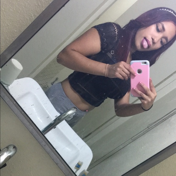 Profile Picture of Cintron Lopez (@sharlynette) on Poshmark