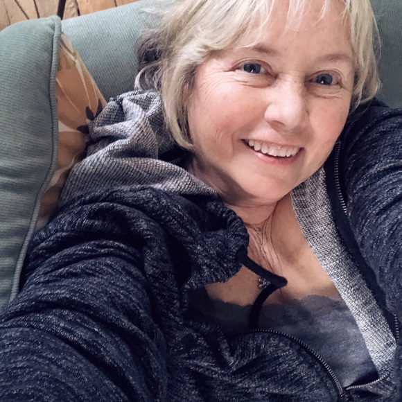 Profile Picture of Linda Keeton (@lindakeeton) on Poshmark