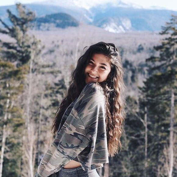 Daniela Benigno - Poshmark Profile Picture of Daniela Benigno (@benigno22) on Poshmark