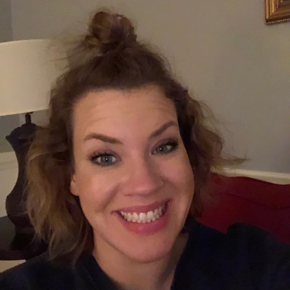 Profile Picture of Elizabeth Singleton (@epsingleton) on Poshmark