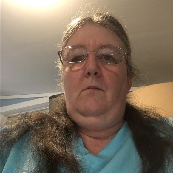 Profile Picture of Carolyn Hayden (@carolynmhayden) on Poshmark