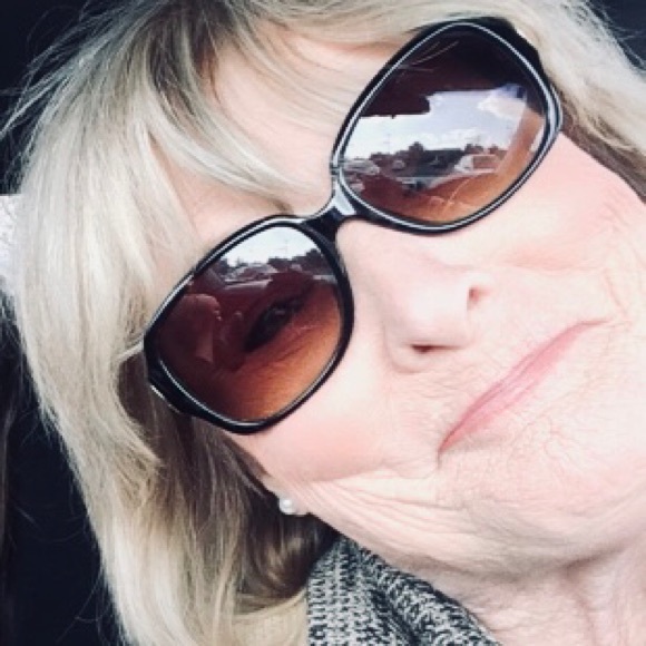Profile Picture of Donna Macdonald (@donnamac0917) on Poshmark