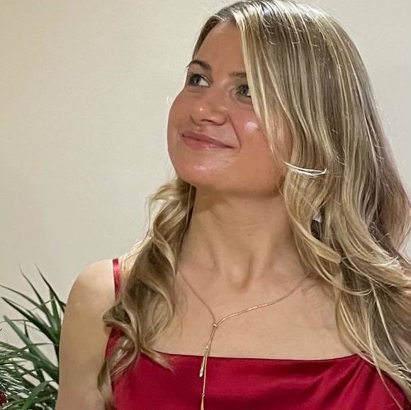 Profile Picture of Liudmyla Shpak (@liudmylashpak) on Poshmark