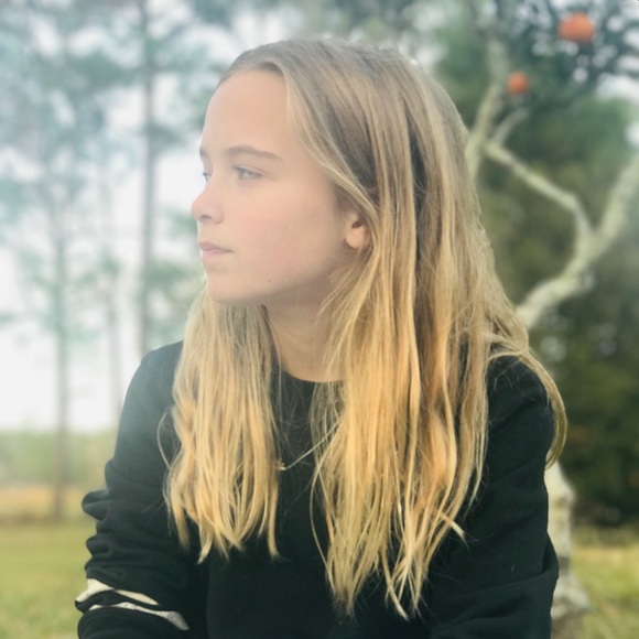 Profile Picture of Lexi Demuth (@lexidemuth) on Poshmark